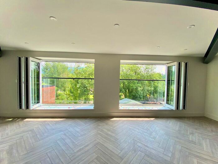 2 Bedroom Apartment To Rent In High Street, Pontypridd, CF37