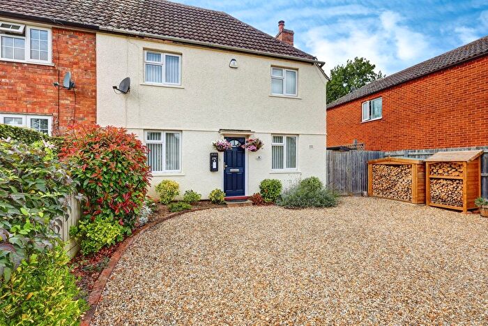 2 Bedroom Cottage For Sale In Croft Way, Weedon, Northampton, NN7