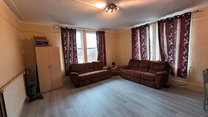 5 Bedroom Property To Rent In Belgrave Avenue, Manchester, M14