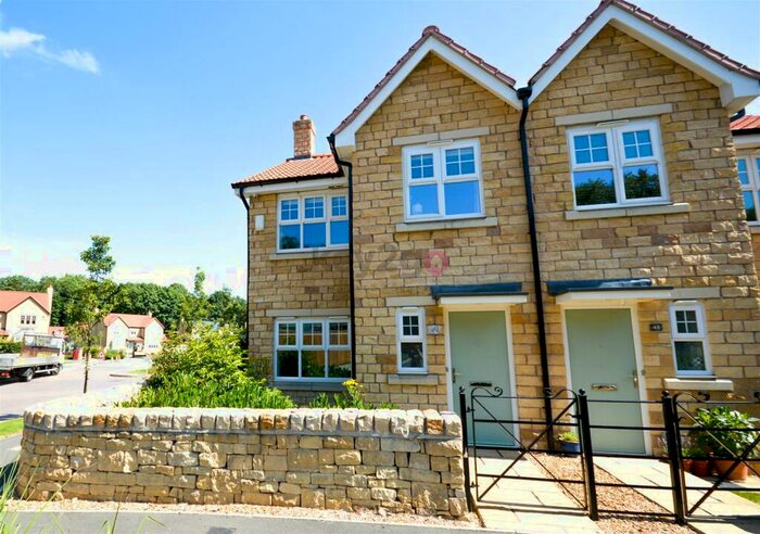 3 Bedroom Semi-Detached House For Sale In Century Way, Clowne, Chesterfield, S43