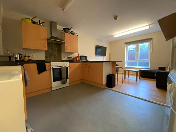 4 Bedroom Flat To Rent In Gwennyth House, Cathays, CF24
