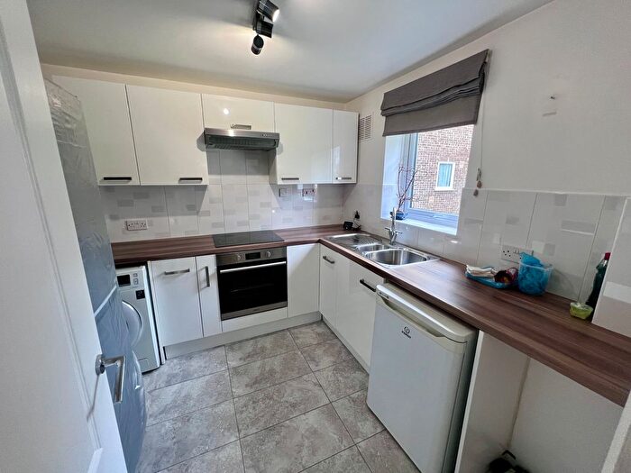 2 Bedroom Flat To Rent In Old Park Mews, Hounslow, TW5