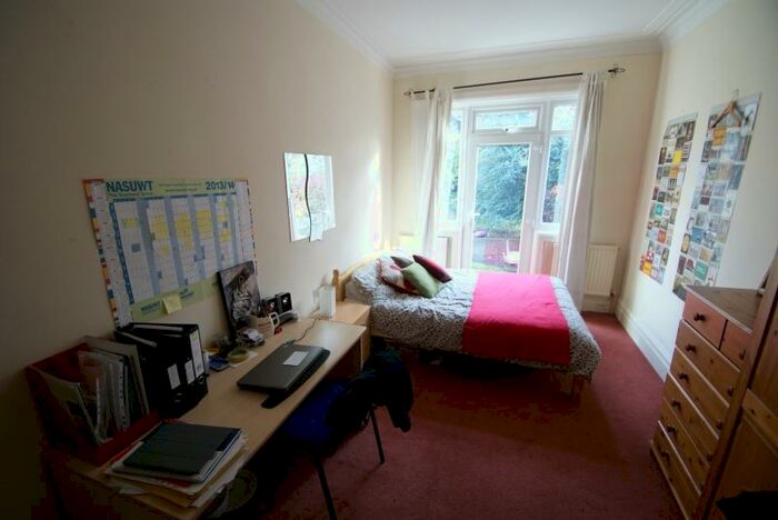 6 Bedroom Semi-Detached House To Rent In Church Wood Avenue, Headingley, Leeds, LS16