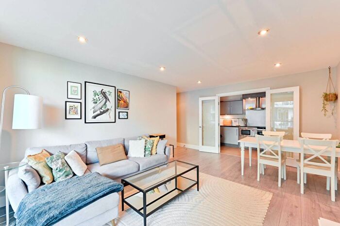 2 Bedroom Flat To Rent In St George Wharf, Vauxhall, London, SW8