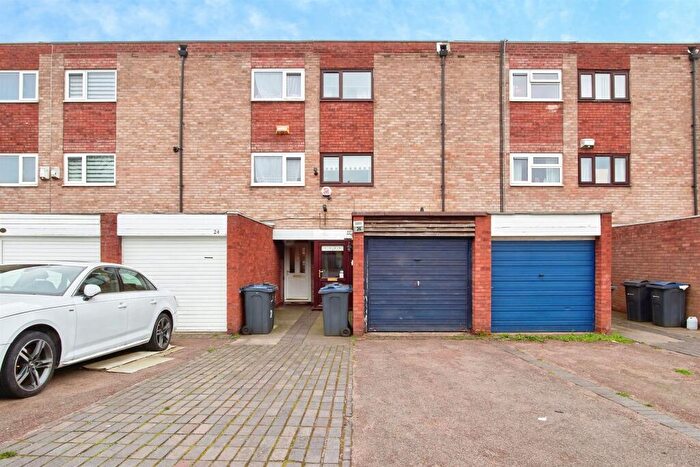 3 Bedroom Town House For Sale In Knightstone Avenue, Birmingham, B18
