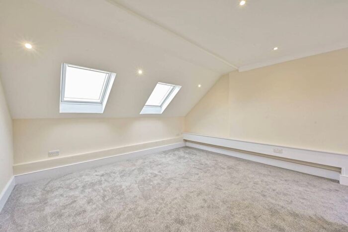 3 Bedroom Flat To Rent In Merton Hall Road, Wimbledon, London, SW19