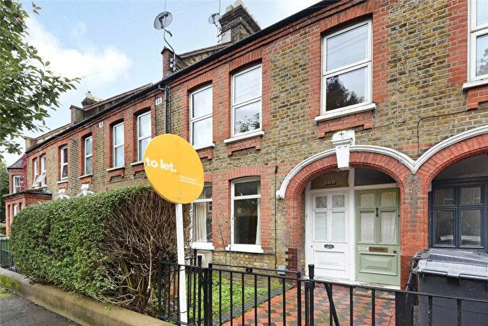 2 Bedroom Flat To Rent In Brettenham Road, Walthamstow, London, E17