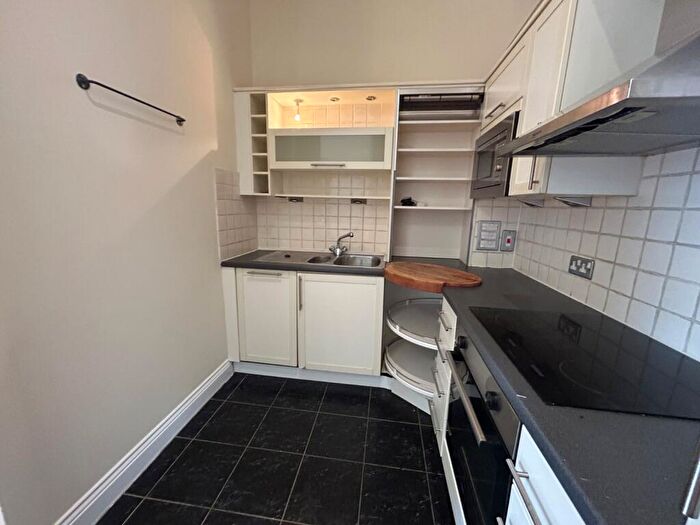 2 Bedroom Flat To Rent In Canute Road, Southampton, SO14