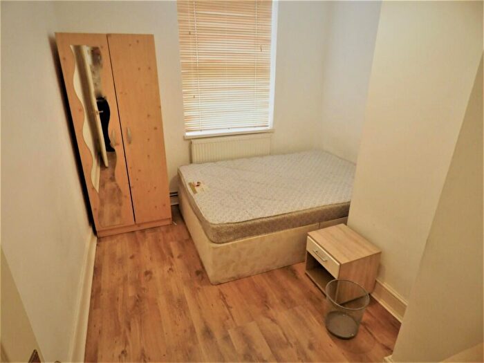 3 Bedroom Flat To Rent In Speakman House, Gibraltar Walk, London, E2