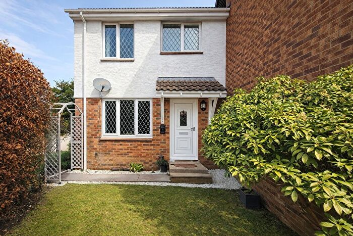 3 Bedroom Semi-Detached House For Sale In Blackdown Close, Dibden Purlieu, SO45