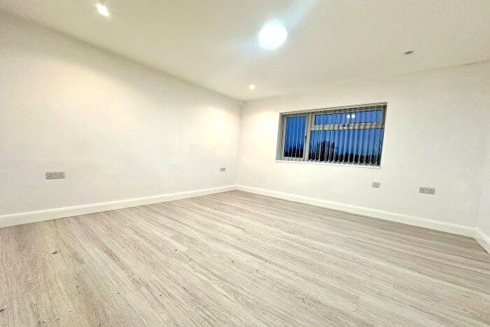 3 Bedroom Flat To Rent In Woodwells Road, Birmingham, B8