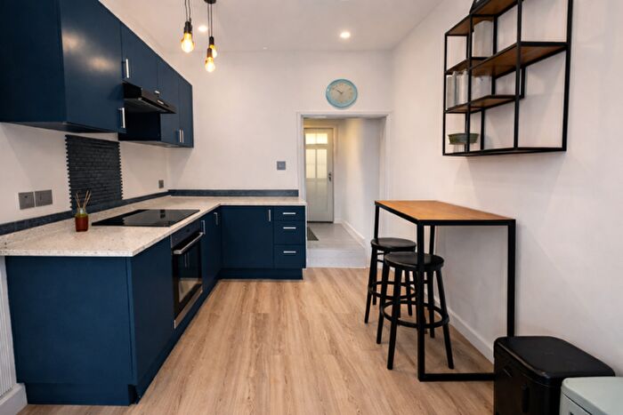 2 Bedroom Property To Rent In Westborough Road, Westcliff-On-Sea, SS0