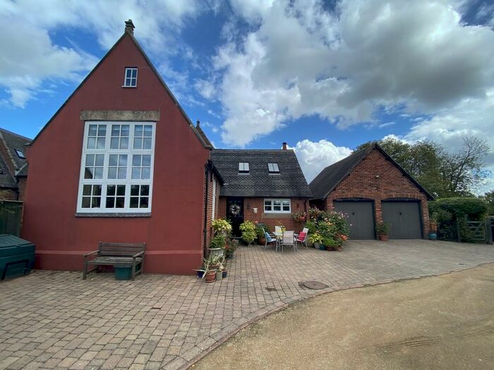 4 Bedroom Semi-Detached House For Sale In Wood Lane, Hanbury, DE13