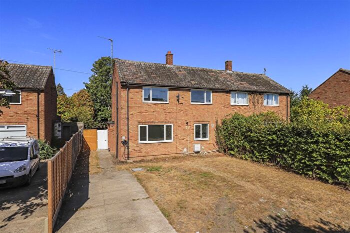 3 Bedroom Semi-Detached House For Sale In Queens Close, Harston, CB22