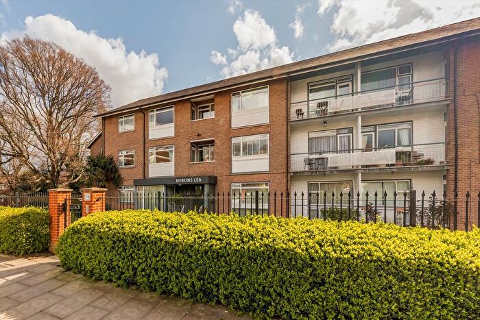 2 Bedroom Flat For Sale In Herons Lea, Highgate, N6