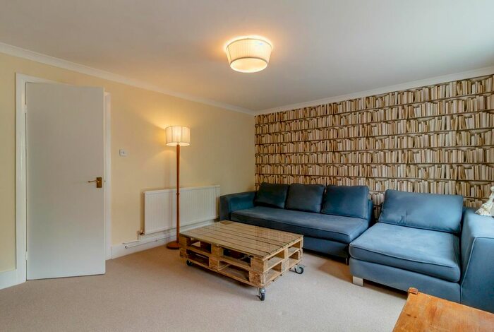 3 Bedroom Semi-Detached House To Rent In Delverton Road, London, SE17