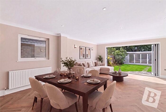 5 Bedroom Detached House For Sale In Mulberry Close, Gidea Park, RM2
