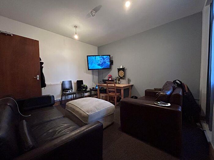 4 Bedroom Terraced House To Rent In Kimbolton Avenue, Nottingham, NG7