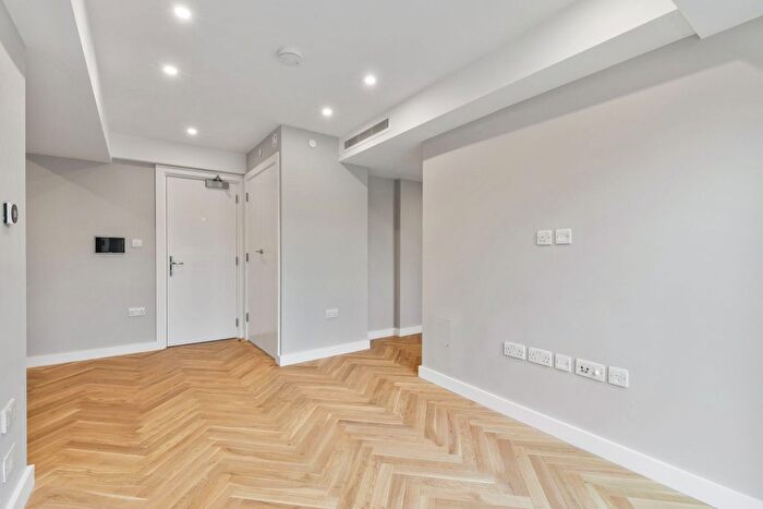 Studio To Rent In Clapham Common North Side, London, SW4