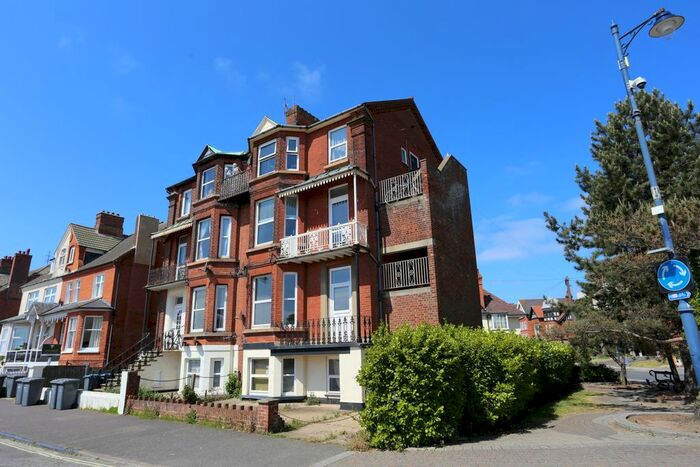 2 Bedroom Flat To Rent In Sea Road, Felixstowe, Suffolk, IP11
