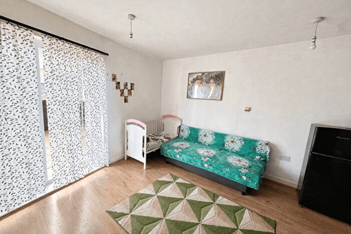 1 Bedroom Flat To Rent In Whitestone Way, London, CR0