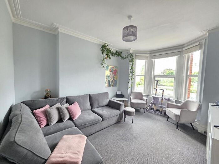 3 Bedroom Flat To Rent In Denzil Road, Dollis Hill, NW10