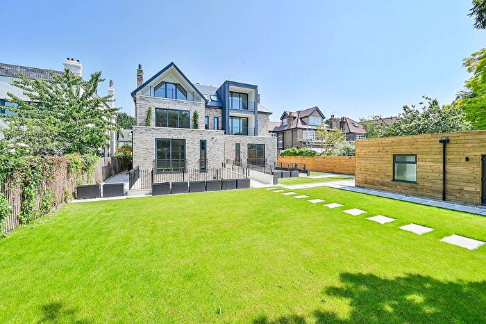 3 Bedroom Flat To Rent In Creswick Road, Acton, W3