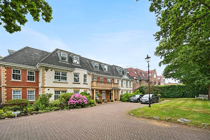 2 Bedroom Flat For Sale In Ducks Hill Road, Northwood, Middlesex, HA6