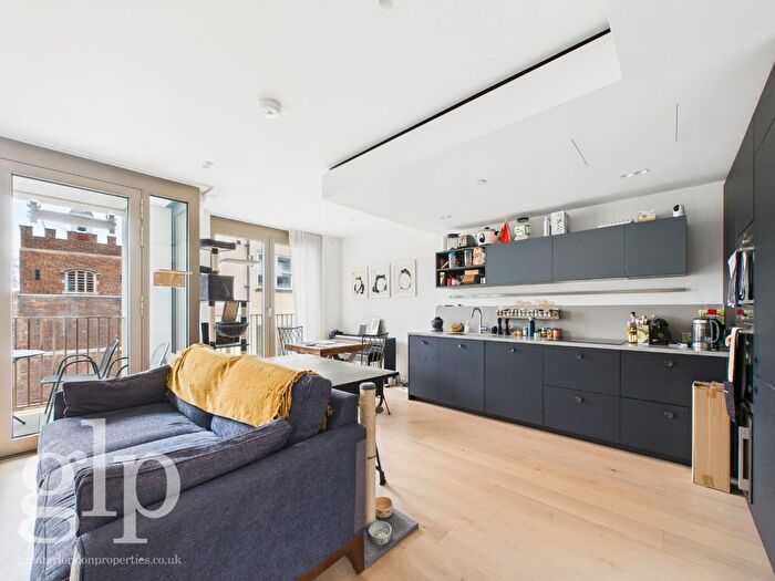 2 Bedroom Flat For Sale In Percivall House, Bartholomew Close, London, EC1A