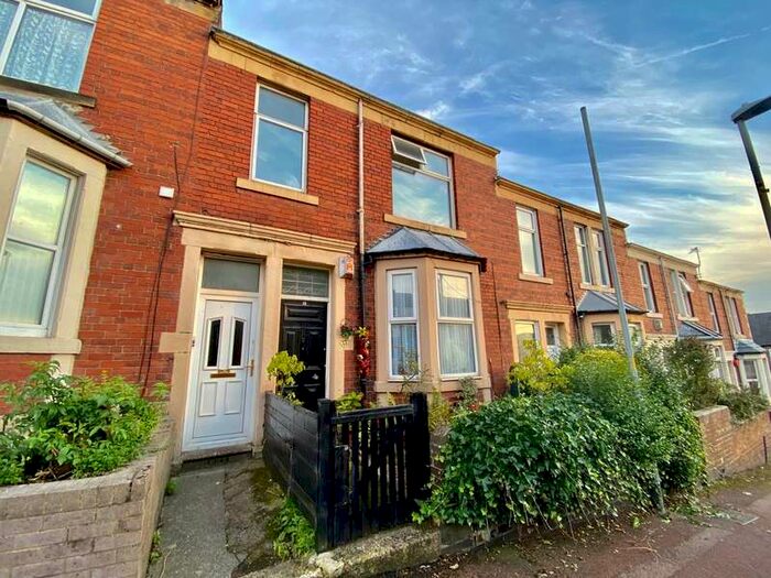 3 Bedroom Flat To Rent In Miller Street, Bensham, NE8