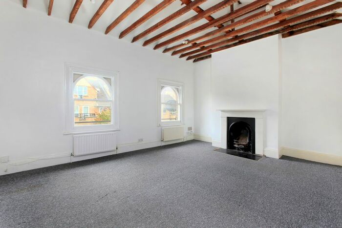 2 Bedroom Flat To Rent In St James Drive, Wandsworth Common, London, SW17