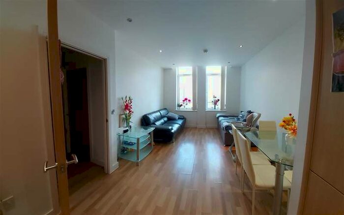 2 Bedroom Apartment To Rent In Princess Way, Swansea, SA1