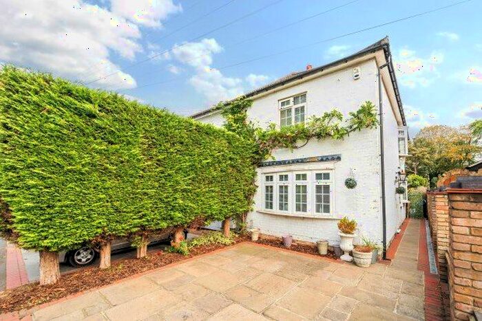 3 Bedroom Property To Rent In Westerham Road, Keston, BR2