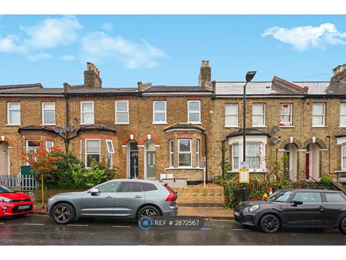 2 Bedroom Flat To Rent In Soames St, London, SE15