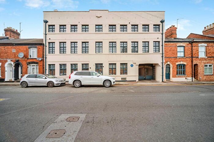 2 Bedroom Flat For Sale In Clare Street, Northampton, Northamptonshire, NN1