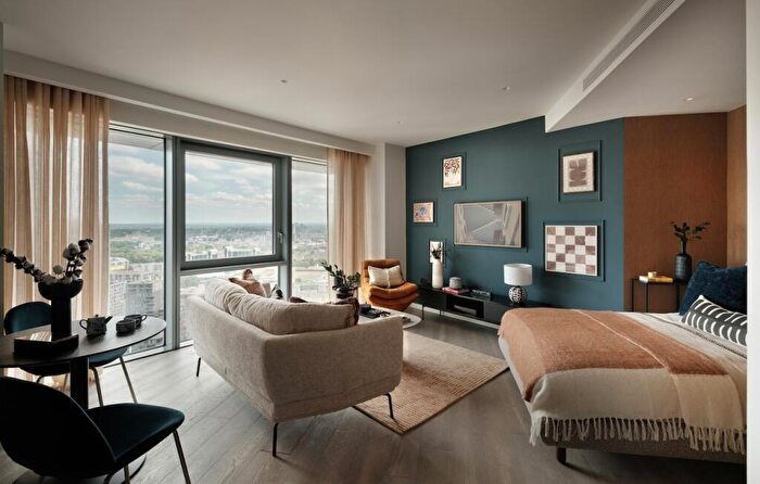Flat For Sale In Aspen, Consort Place, E14