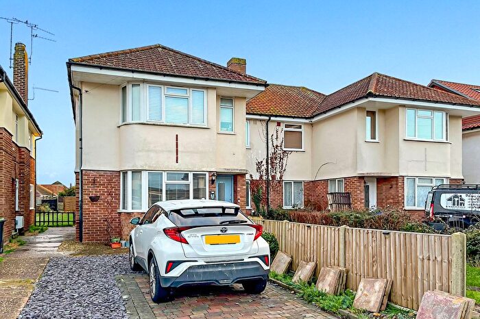 2 Bedroom Flat For Sale In Ardingly Drive, Goring-By-Sea, Worthing, West Sussex, BN12