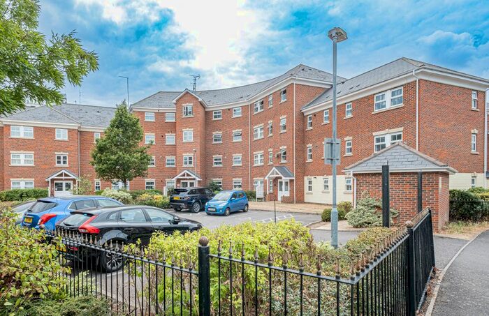 2 Bedroom Flat To Rent In Crispin Way, Uxbridge, UB8