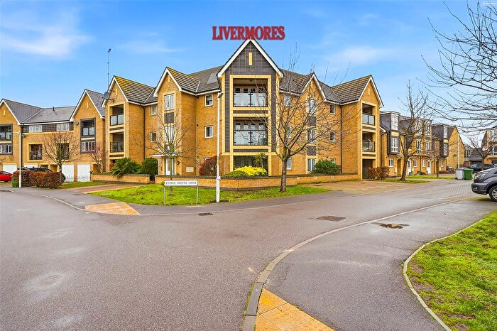 2 Bedroom Flat For Sale In Chapel Drive, Dartford, DA2