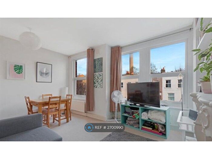 2 Bedroom Flat To Rent In Fountain Road, London, SW17
