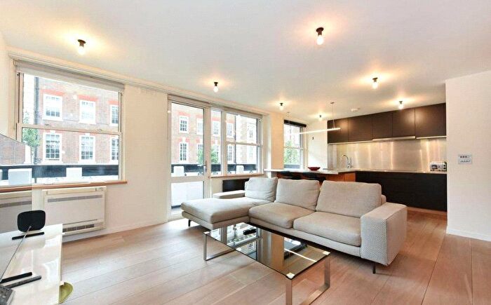3 Bedroom Flat To Rent In Weymouth Street, Marylebone, London, W1W