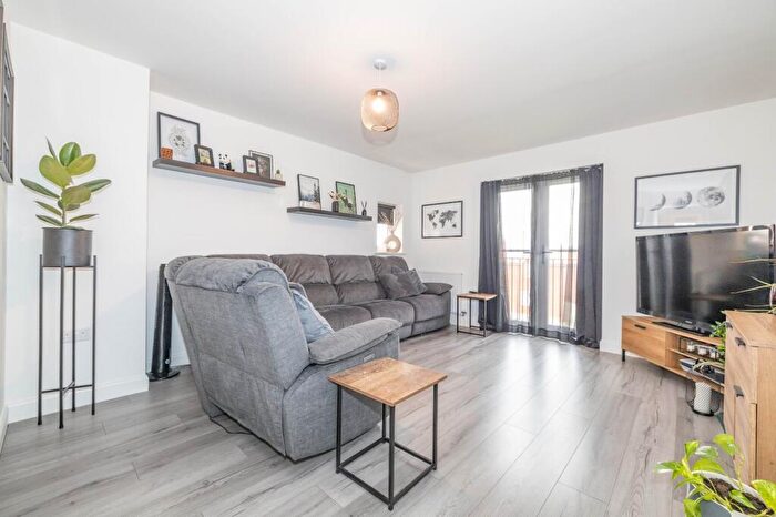 2 Bedroom Flat For Sale In Fife Way, Aylesham, Canterbury, CT3