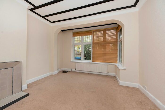 2 Bedroom Flat To Rent In Kingswood Road, SW19