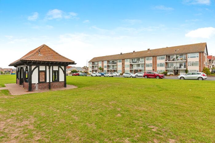2 Bedroom Flat For Sale In Marine Parade West, Clacton-On-Sea, Essex, CO15