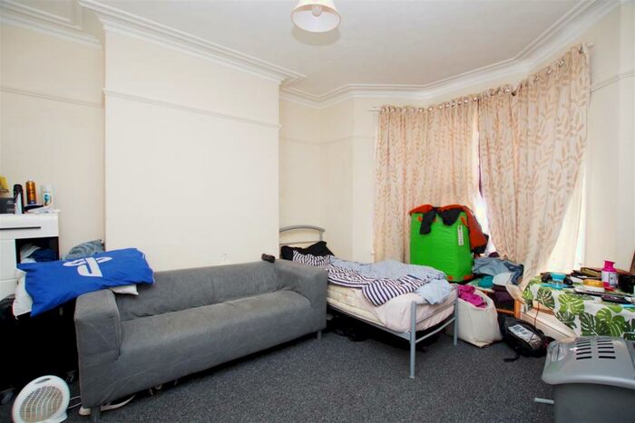 4 Bedroom Terraced House For Sale In Groundwell Road, Town Centre, Swindon, SN1