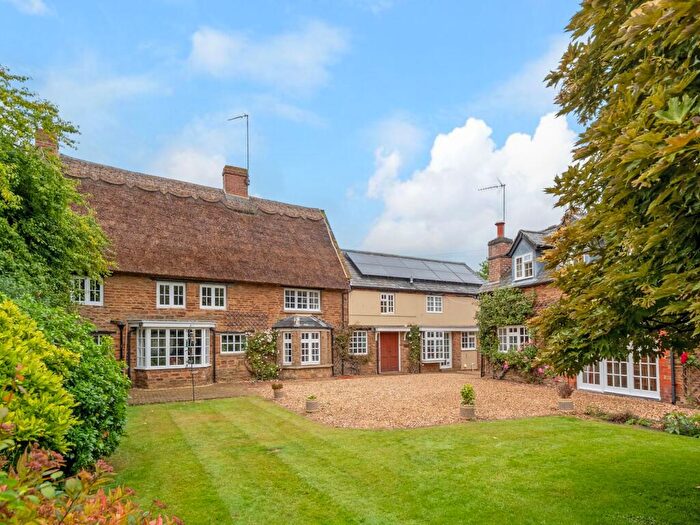 6 Bedroom Detached House For Sale In Oakham Lane, Staverton, Daventry, NN11