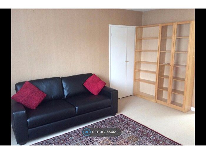 2 Bedroom Flat To Rent In Edgecumbe Court, Croydon, CR0