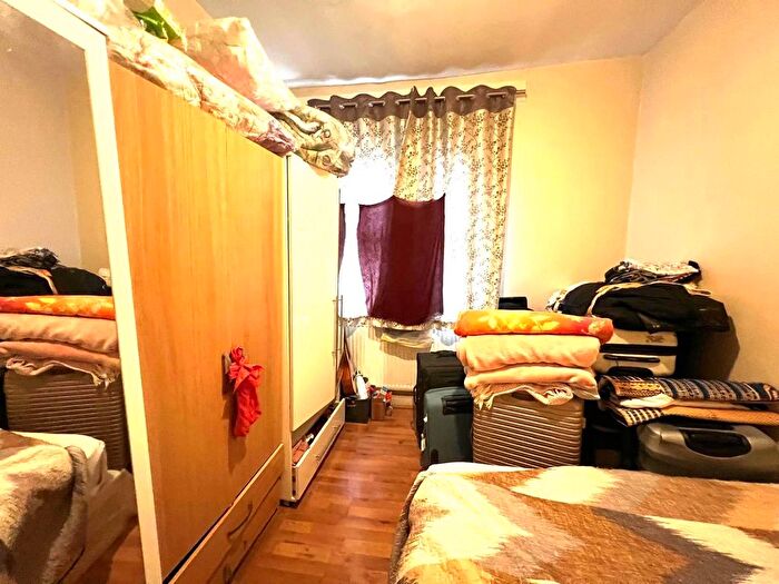 2 Bedroom Flat To Rent In High Road, Ilford, IG1