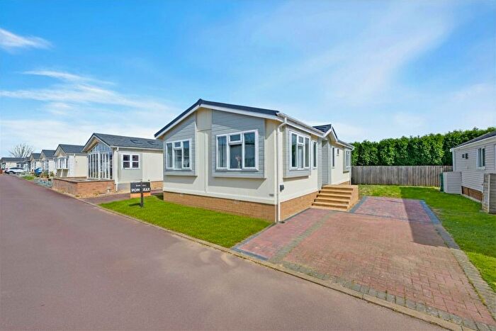 2 Bedroom Park Home For Sale In Mandalay, Whittlesey, PE7