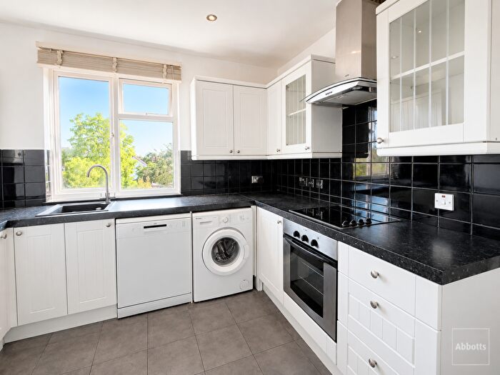 2 Bedroom Flat To Rent In Eastcote Grove, Southend On Sea, SS2